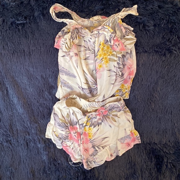 Matching two piece - Picture 2 of 3